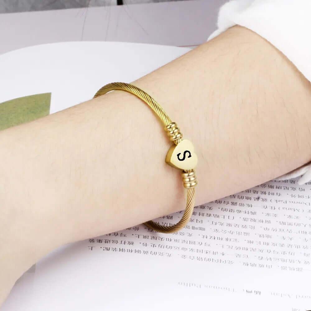 Bracelete-Feminino-Dourado-com-Inicial-2